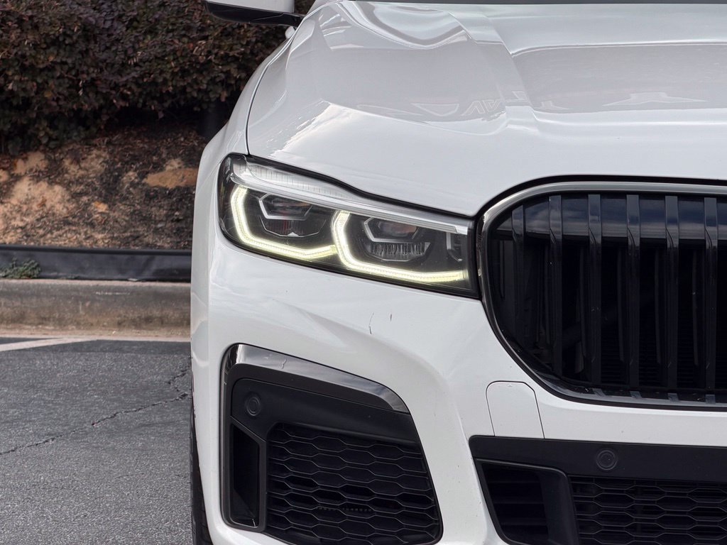 Used 2022 BMW 740i w/ M Sport Package RWD image 4