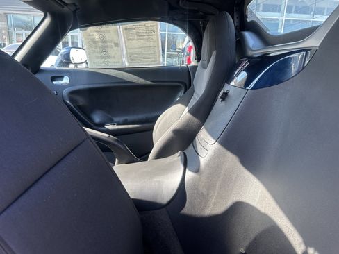 Used 2007 Pontiac Solstice w/ Preferred Package image 19