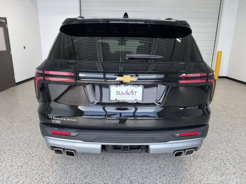 Used 2025 Chevrolet Traverse LT FWD image 4