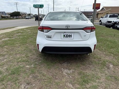 Used 2024 Toyota Corolla LE image 6