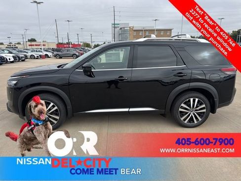 New 2025 Nissan Pathfinder Platinum image 2