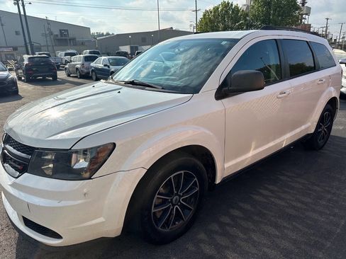 Used 2018 Dodge Journey SE w/ Popular Equipment Group image 4