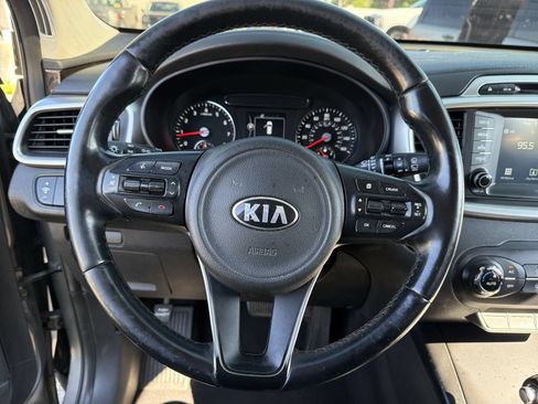 Used 2017 Kia Sorento FWD w/ LX Convenience Package image 22