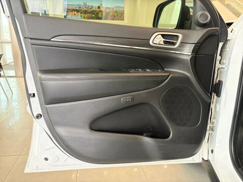 Used 2022 Jeep Grand Cherokee Limited AWD/4WD image 15