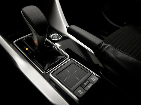 Used 2018 Mitsubishi Eclipse Cross LE image 25