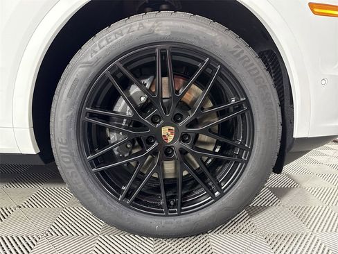 New 2025 Porsche Cayenne Coupe image 15