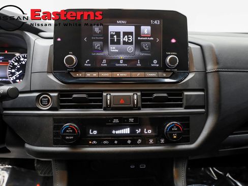 Used 2024 Nissan Pathfinder S image 16