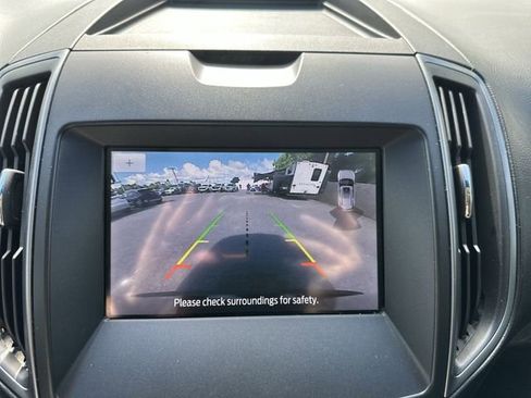 Used 2020 Ford Edge SE FWD image 16