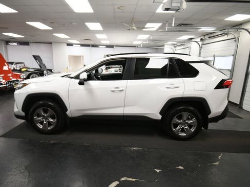 Used 2022 Toyota RAV4 XLE w/ Convenience Package AWD/4WD image 4