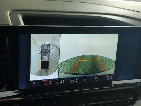 Used 2024 Chevrolet Silverado 1500 ZR2 image 18