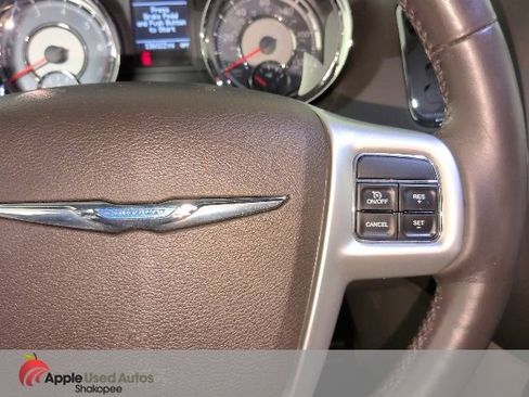 Used 2014 Chrysler Town & Country Touring-L w/ Driver Convenience Group image 24