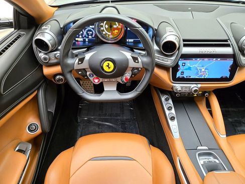 Used 2017 Ferrari GTC4Lusso image 21