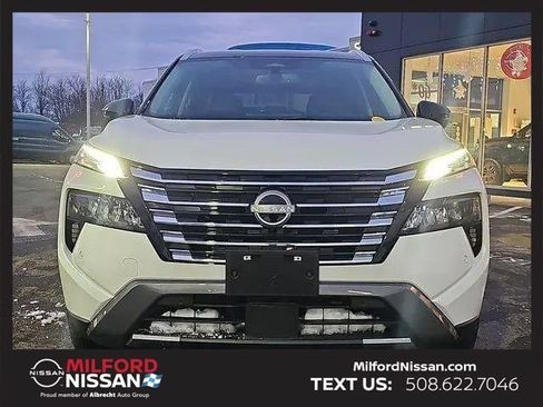 Used 2025 Nissan Rogue SL AWD/4WD image 5