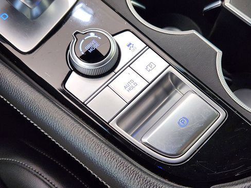 Used 2023 Genesis G70 2.0T RWD image 20