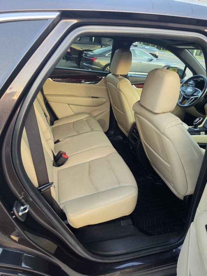 Used 2017 Cadillac XT5 Luxury w/ Driver Awareness Package AWD/4WD image 12