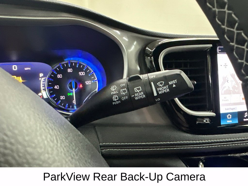 Used 2025 Chrysler Pacifica Select FWD image 39