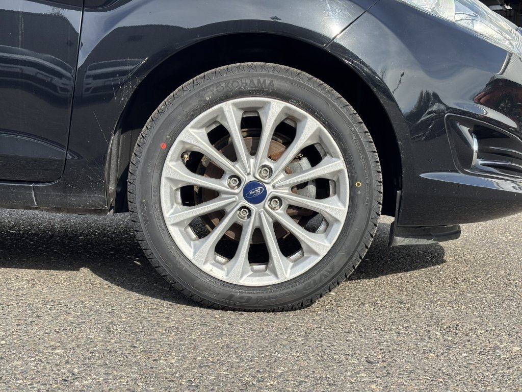 Used 2017 Ford Fiesta Titanium FWD image 9