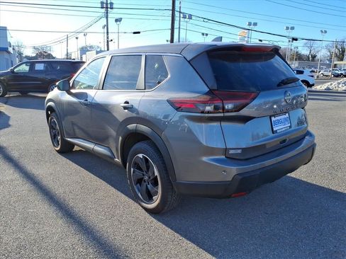 Used 2024 Nissan Rogue SV image 6
