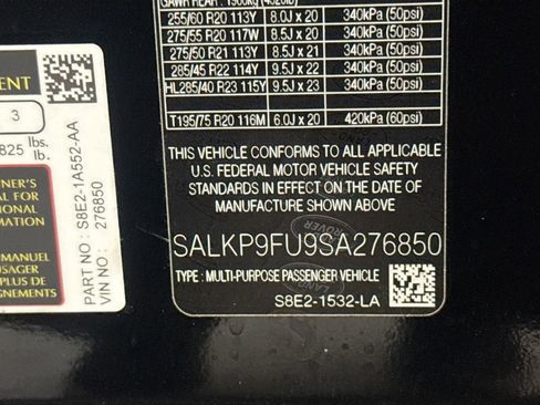 Used 2025 Land Rover Range Rover SE image 32