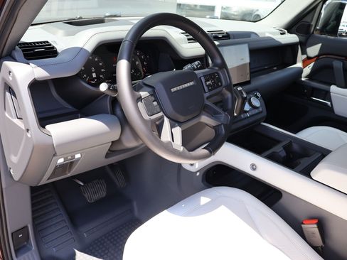 Used 2025 Land Rover Defender 130 X-Dynamic SE AWD/4WD image 16