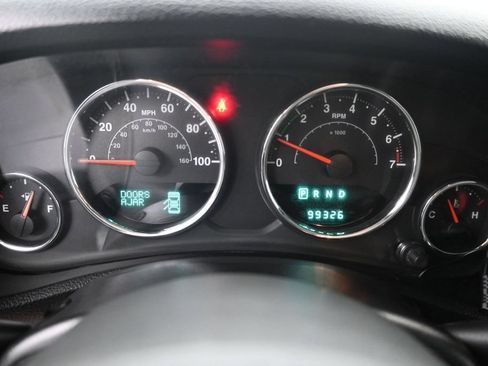 Used 2013 Jeep Wrangler Unlimited Rubicon w/ Connectivity Group AWD/4WD image 12