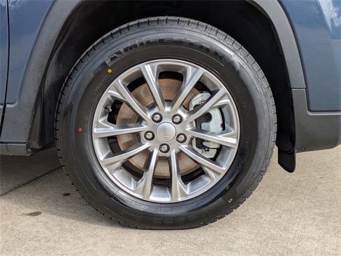 Used 2021 Jeep Cherokee Latitude Lux w/ Comfort/Convenience Group image 11