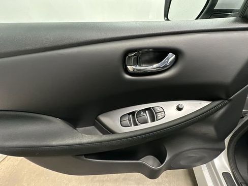 Used 2023 Nissan Leaf S image 17