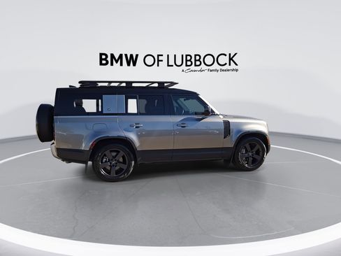 Used 2023 Land Rover Defender 130 SE image 9