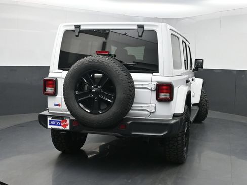 Used 2022 Jeep Wrangler Unlimited Sahara AWD/4WD image 42