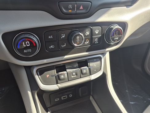 Used 2024 GMC Terrain SLT w/ Infotainment Package II AWD/4WD image 24
