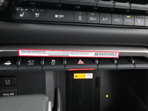 Used 2024 Toyota Tundra Limited AWD/4WD image 30
