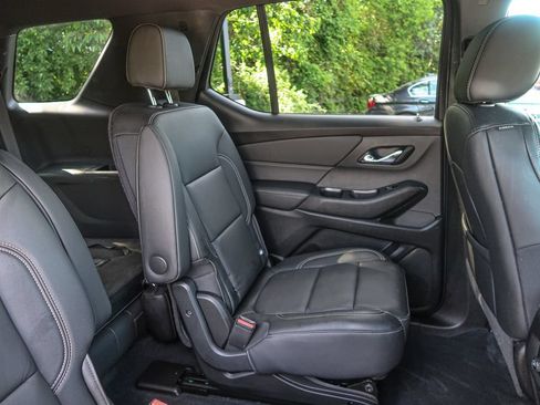 Used 2022 Chevrolet Traverse LT AWD/4WD image 17