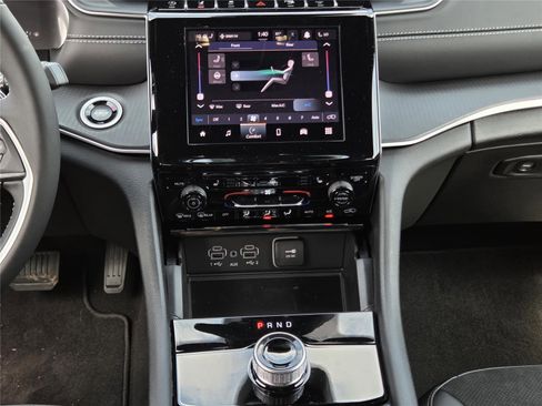 New 2025 Jeep Grand Cherokee L Altitude image 10