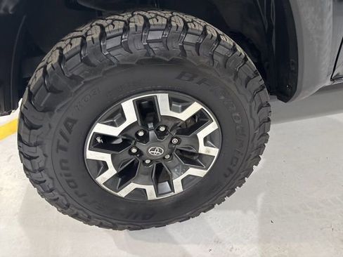 Used 2019 Toyota Tacoma TRD Off-Road w/ Technology Package image 37