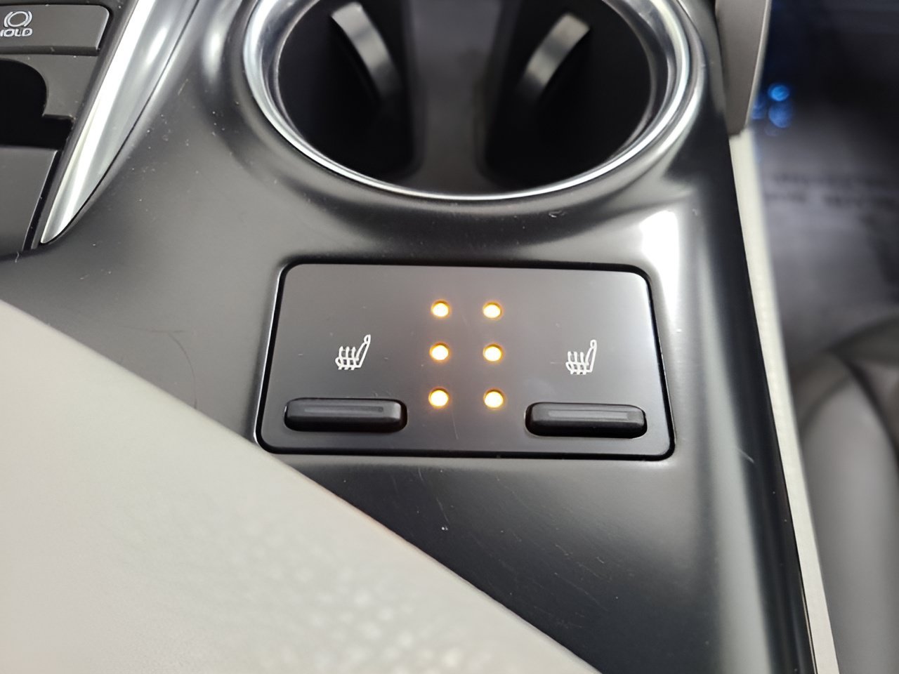 Used 2020 Toyota Camry XLE AWD/4WD image 32