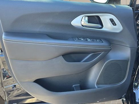New 2026 Chrysler Pacifica Limited image 16