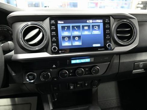 Used 2022 Toyota Tacoma TRD Off-Road image 15