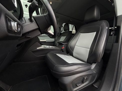 Used 2023 Ford Explorer XLT w/ Equipment Group 202A image 5