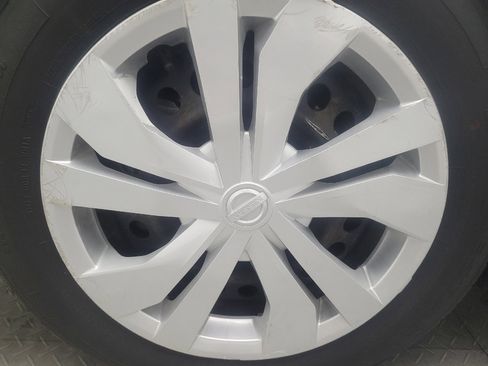 Used 2021 Nissan Versa S FWD image 31