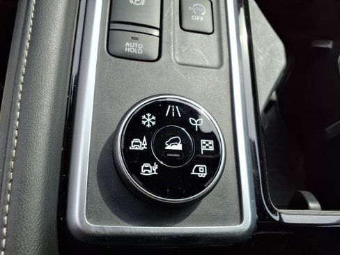 Used 2024 Nissan Pathfinder SV image 18