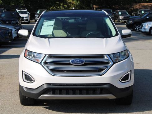 Used 2018 Ford Edge Titanium w/ Equipment Group 301A FWD image 2