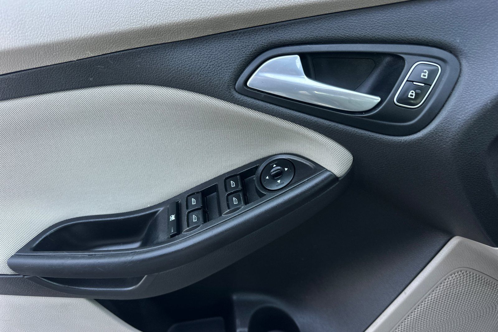 Used 2018 Ford Focus SE FWD image 11