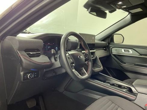 Used 2025 Ford Explorer ST-Line w/ Premium Package image 9