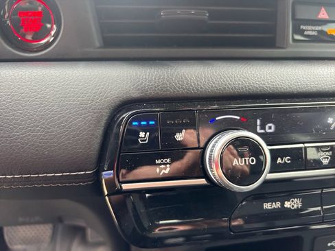 Used 2025 Honda Pilot Elite image 16