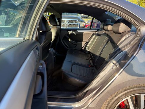 Used 2014 Volkswagen Jetta GLI FWD image 23