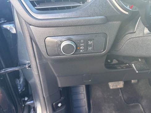 Used 2022 Ford Escape SE FWD image 18