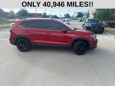 Used 2022 Volkswagen Taos SE w/ Panoramic Sunroof Package AWD/4WD image 2