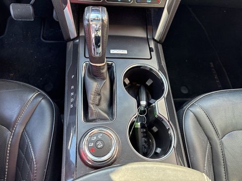 Used 2019 Ford Explorer Platinum image 17