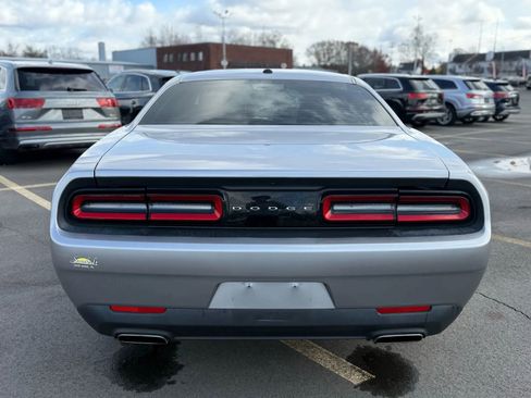Used 2016 Dodge Challenger SXT image 4