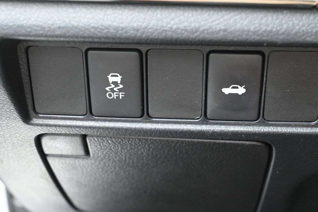 Used 2016 Toyota Avalon XLE FWD image 15